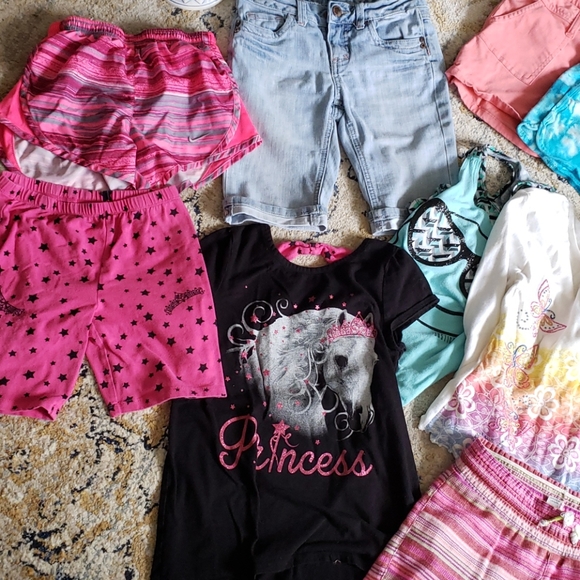 LOT of 18 Shorts and Tops Misc 7/8 - Picture 3 of 8
